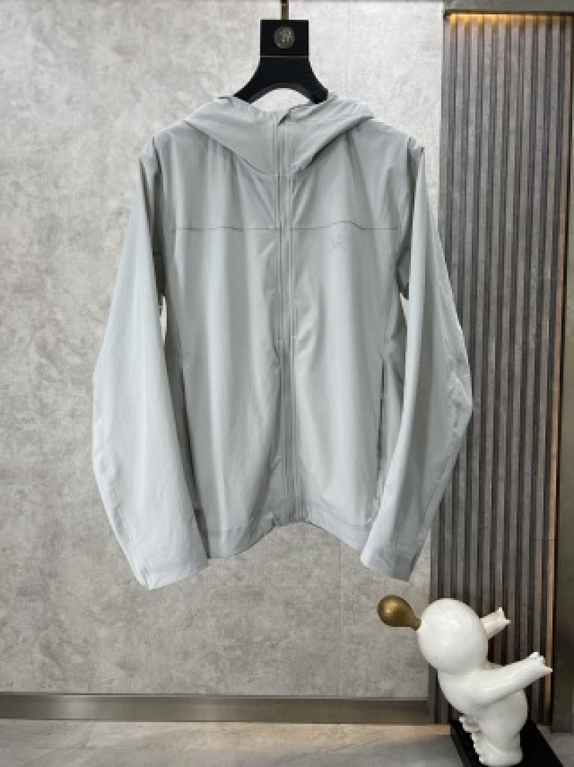 Christian Louboutin ARCTERYX Mens Winter - Image 18