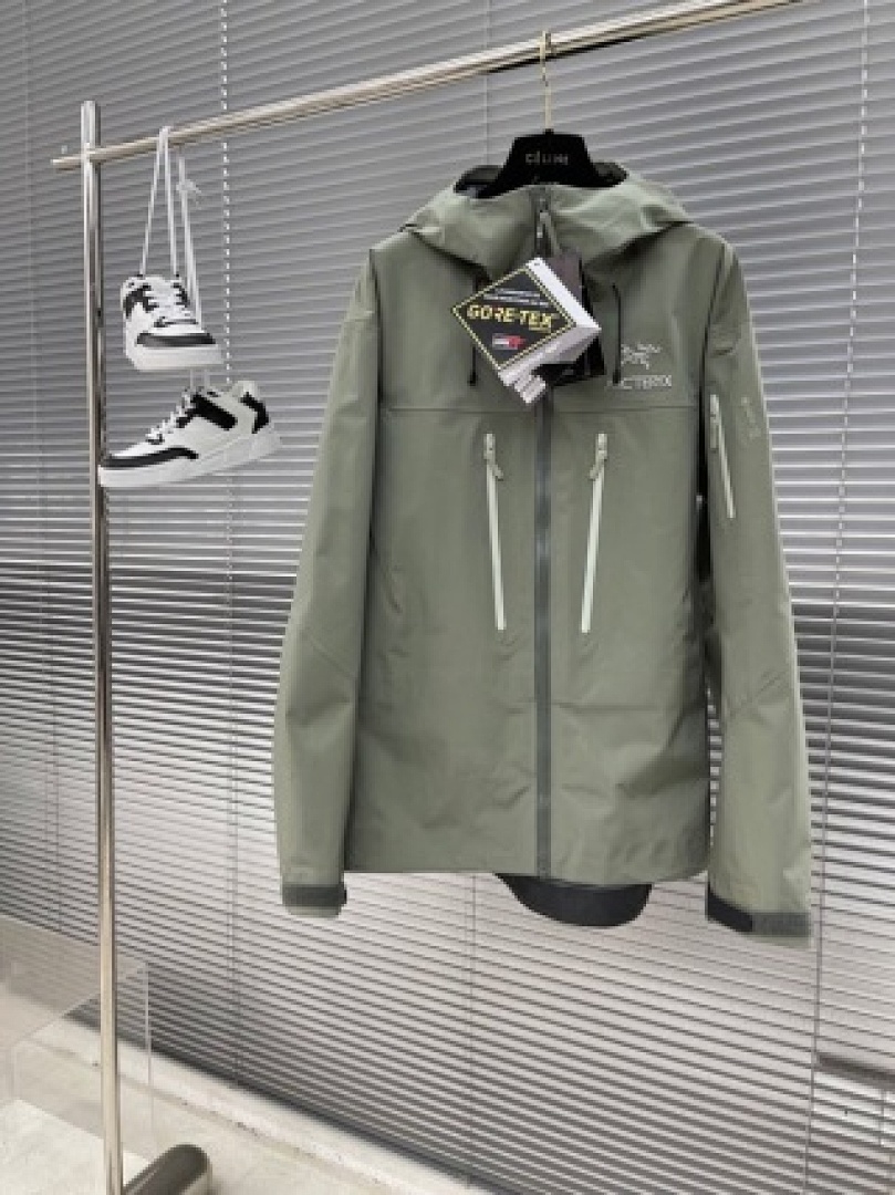Christian Louboutin ARCTERYX Mens Winter - Image 48