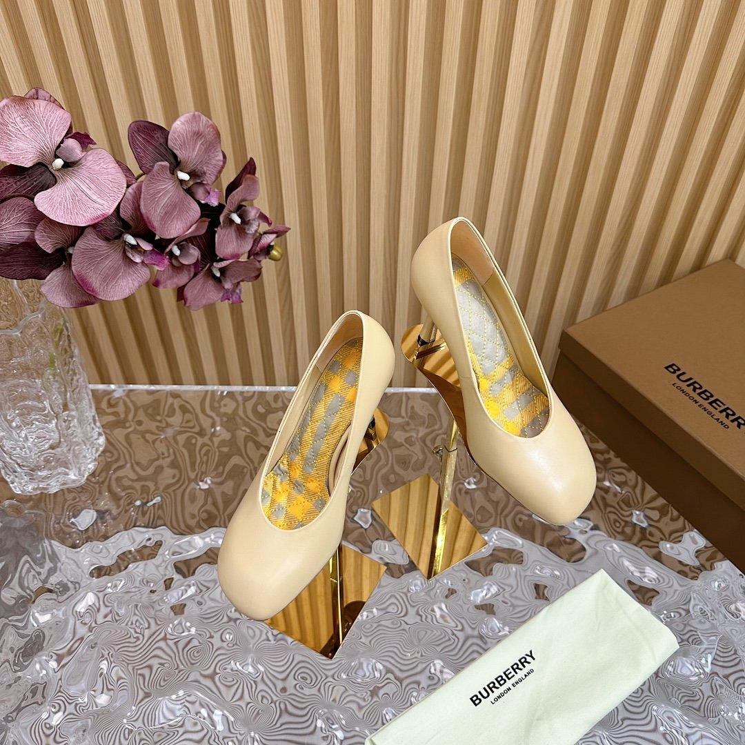 Other Burberry Shoes - Image 88