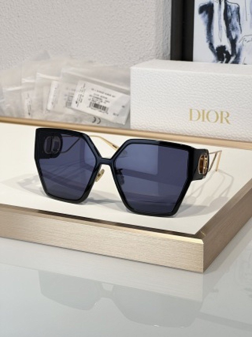 Other Dior Sunglasses - Image 44