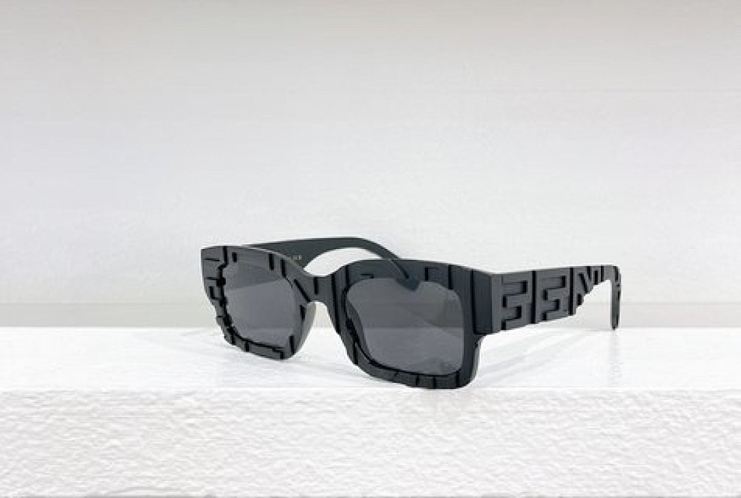 Other Fendi Sunglasses - Image 28