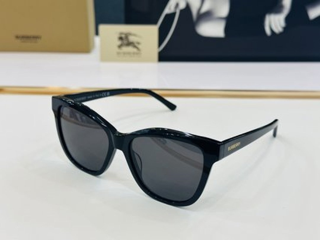 Other BURBERR Sunglasses - Image 35