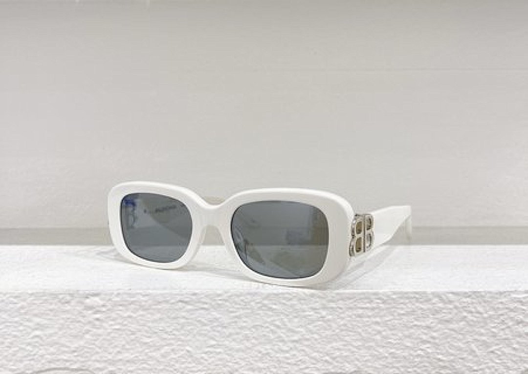 Other Balenciaga Sunglasses - Image 38