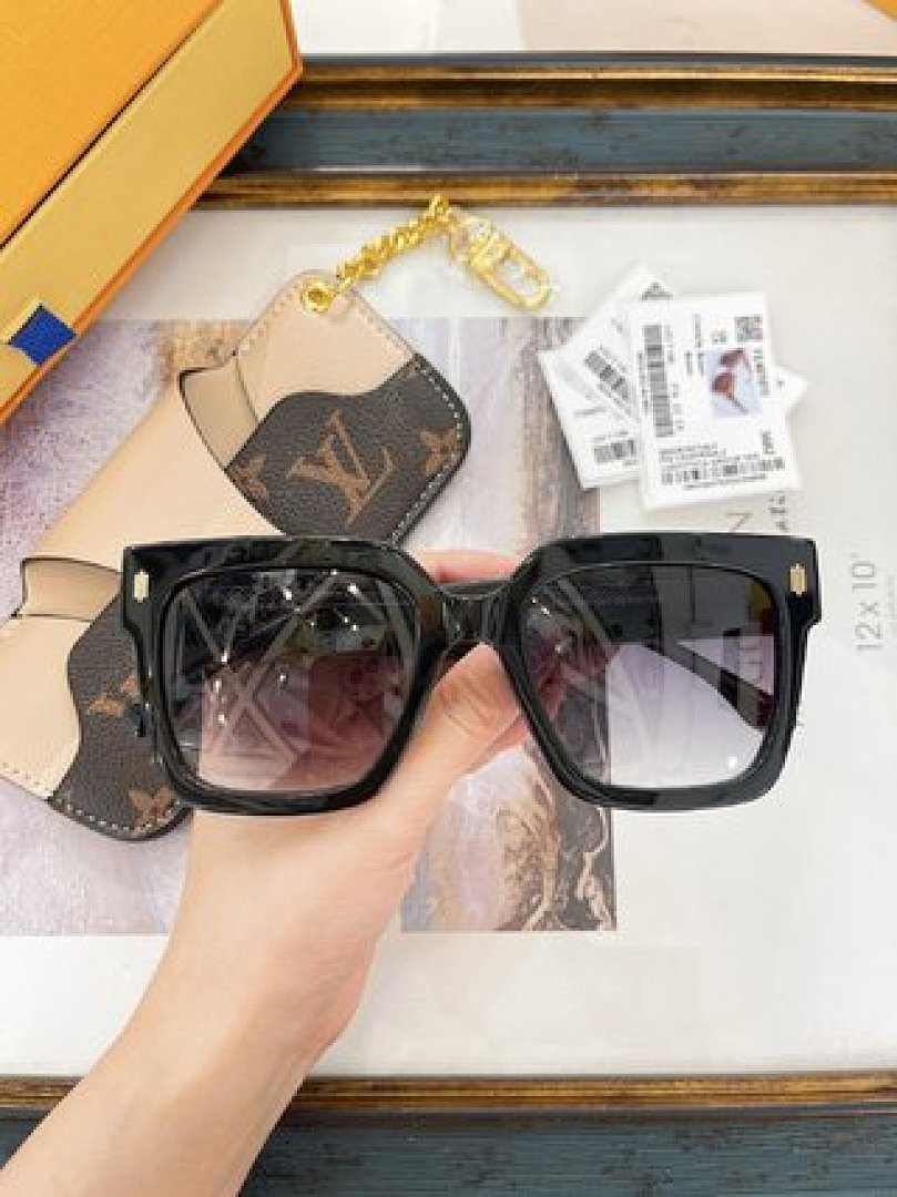Other Fendi Sunglasses - Image 33