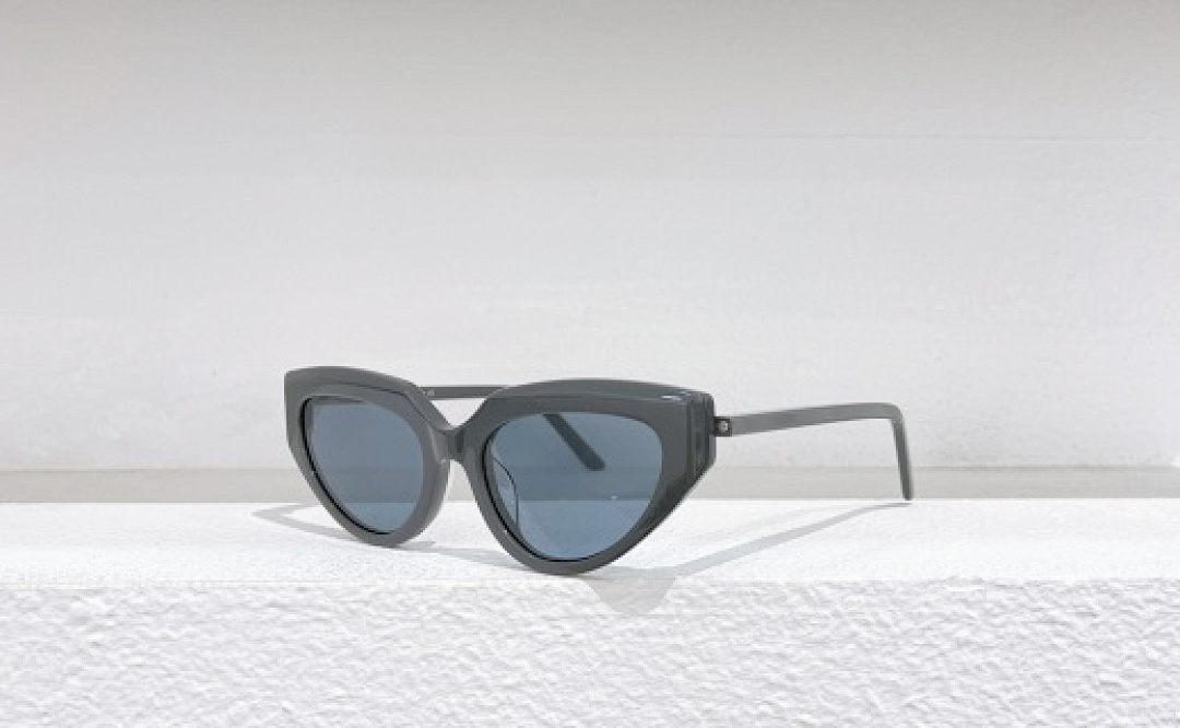 Other Balenciaga Sunglasses - Image 108