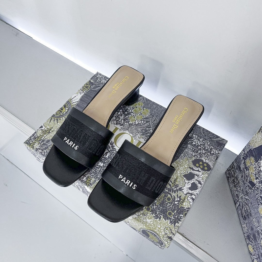 Other Women's Slippers - Image 114