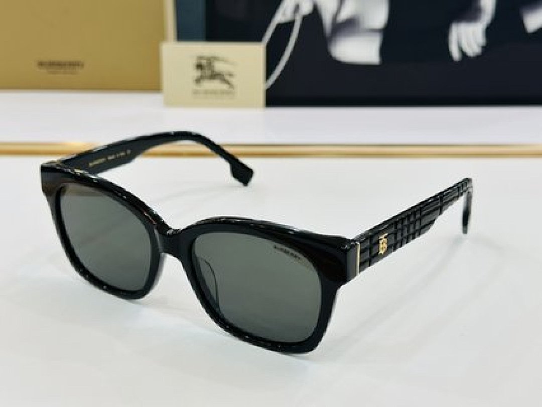 Other BURBERR Sunglasses - Image 79