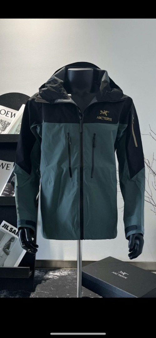 Christian Louboutin ARCTERYX Mens Winter - Image 3