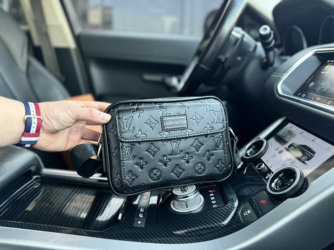 Other Louis Vuitton - Image 40