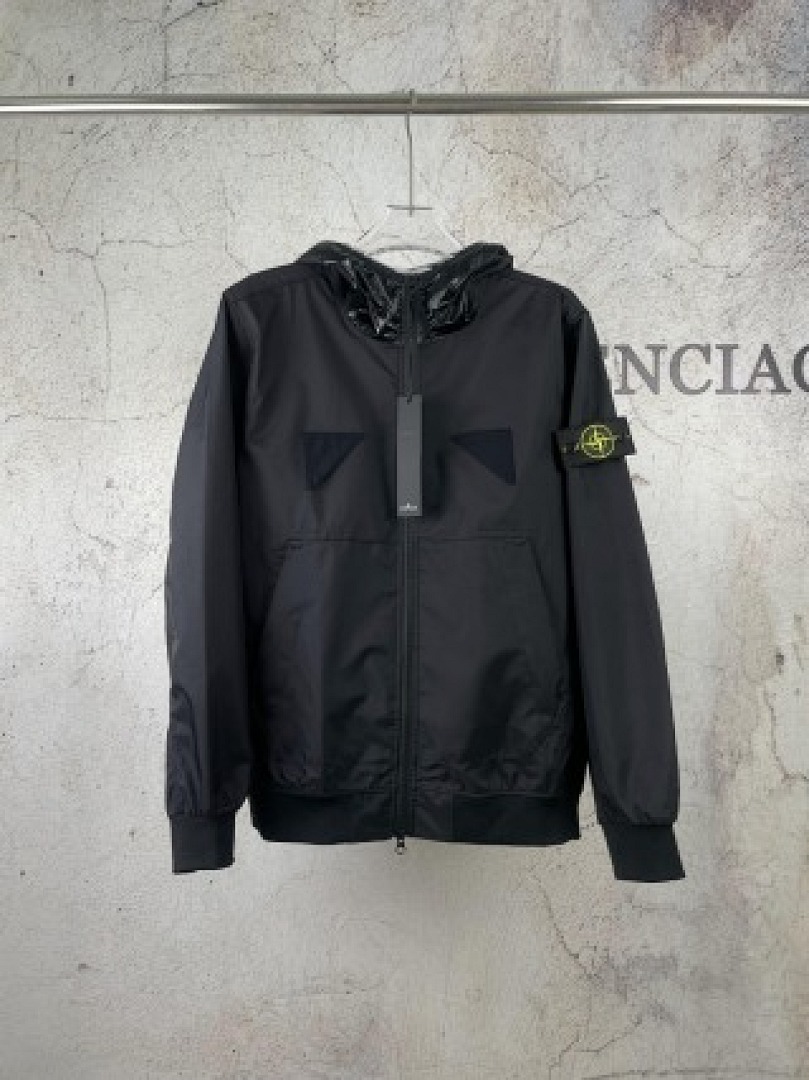 On Running Stone Island - Image 22