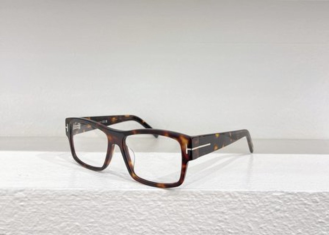 Other TOMTORD Sunglasses - Image 9