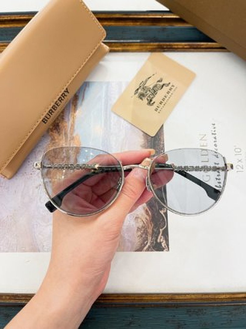 Other BURBERR Sunglasses - Image 54