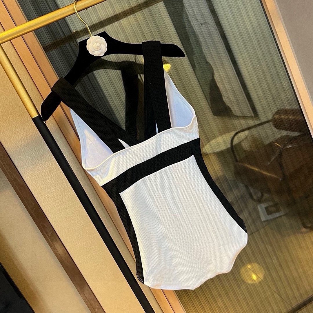 Other Bikini, photo 1