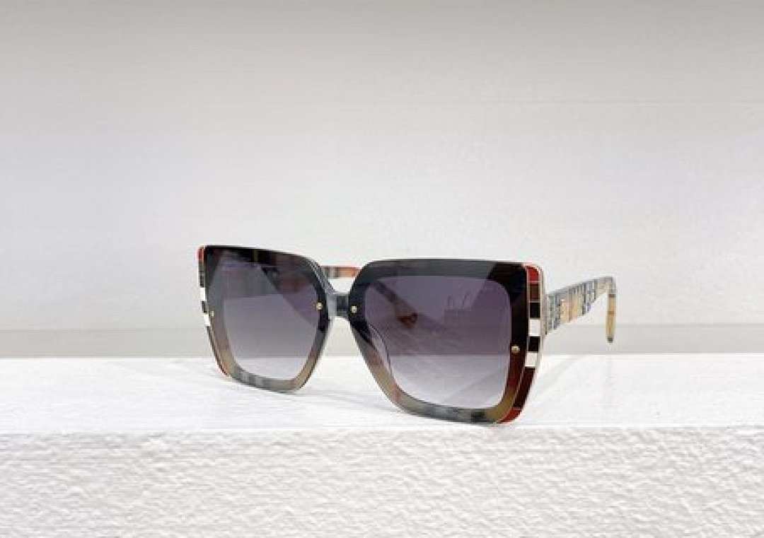 Other BURBERR Sunglasses - Image 33