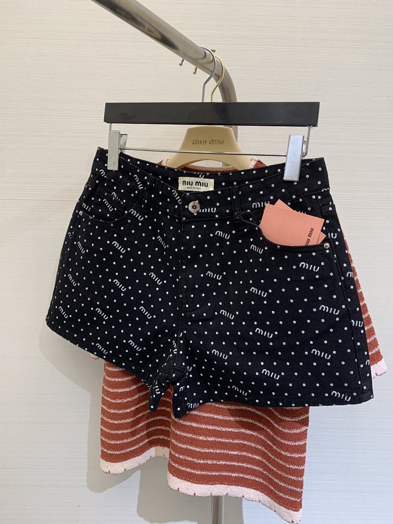 Shorts, photo 1