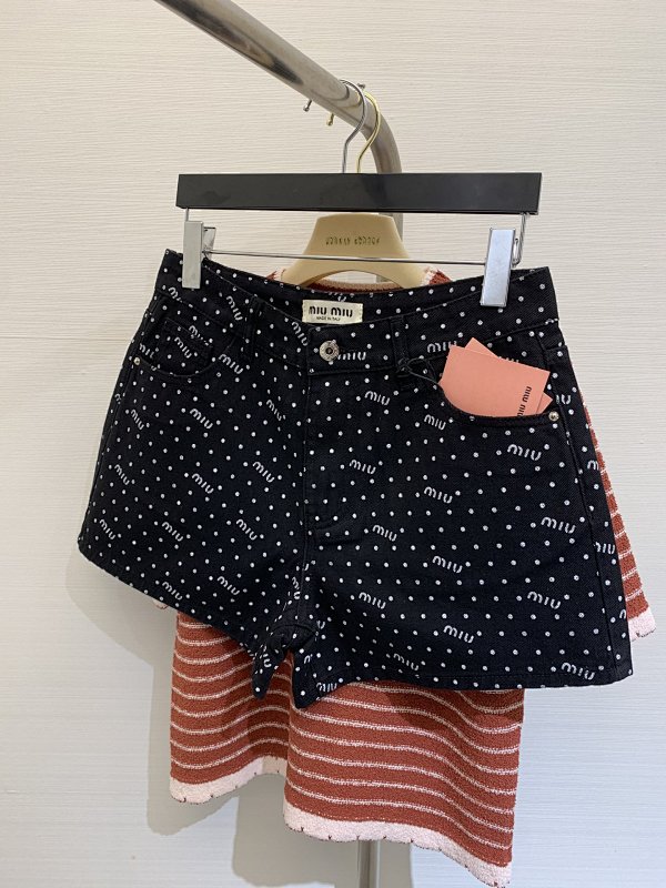Shorts, photo 1