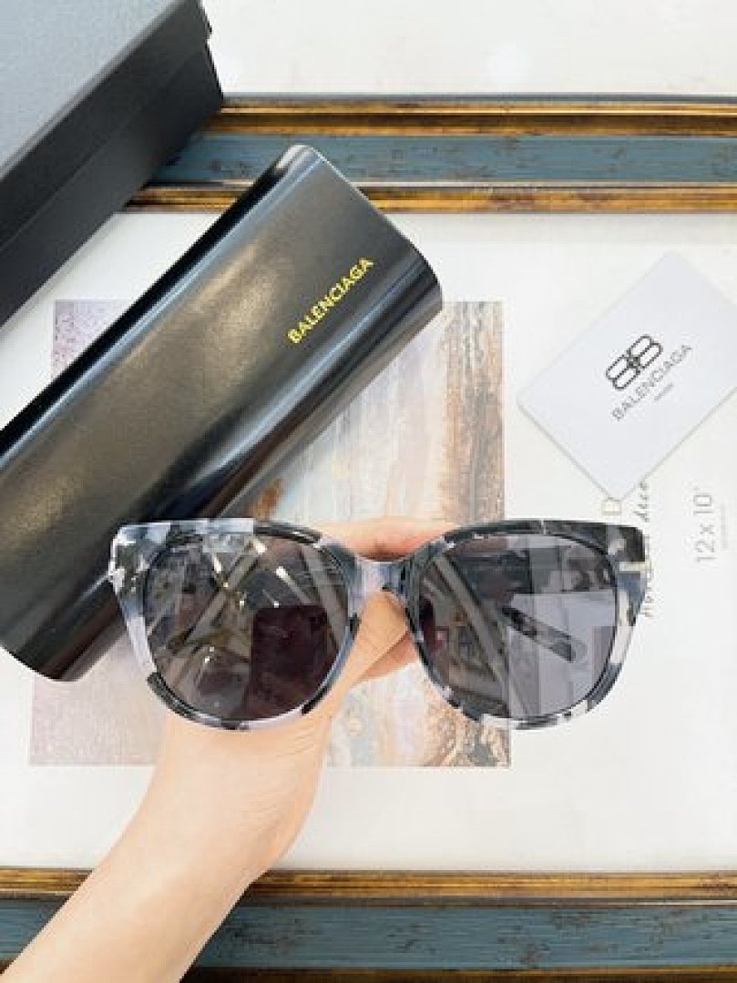 Other Balenciaga Sunglasses - Image 69