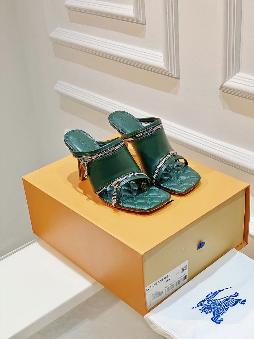 Other Burberry Shoes - Image 77