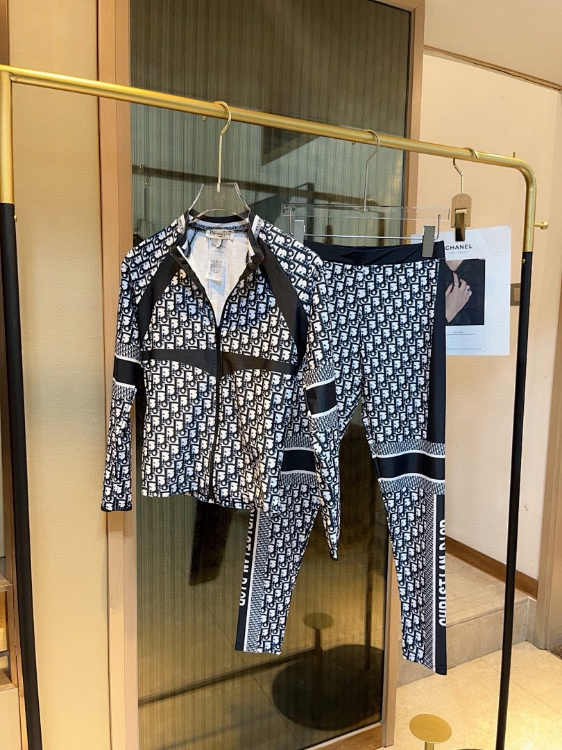 Yoga Wear, photo 1