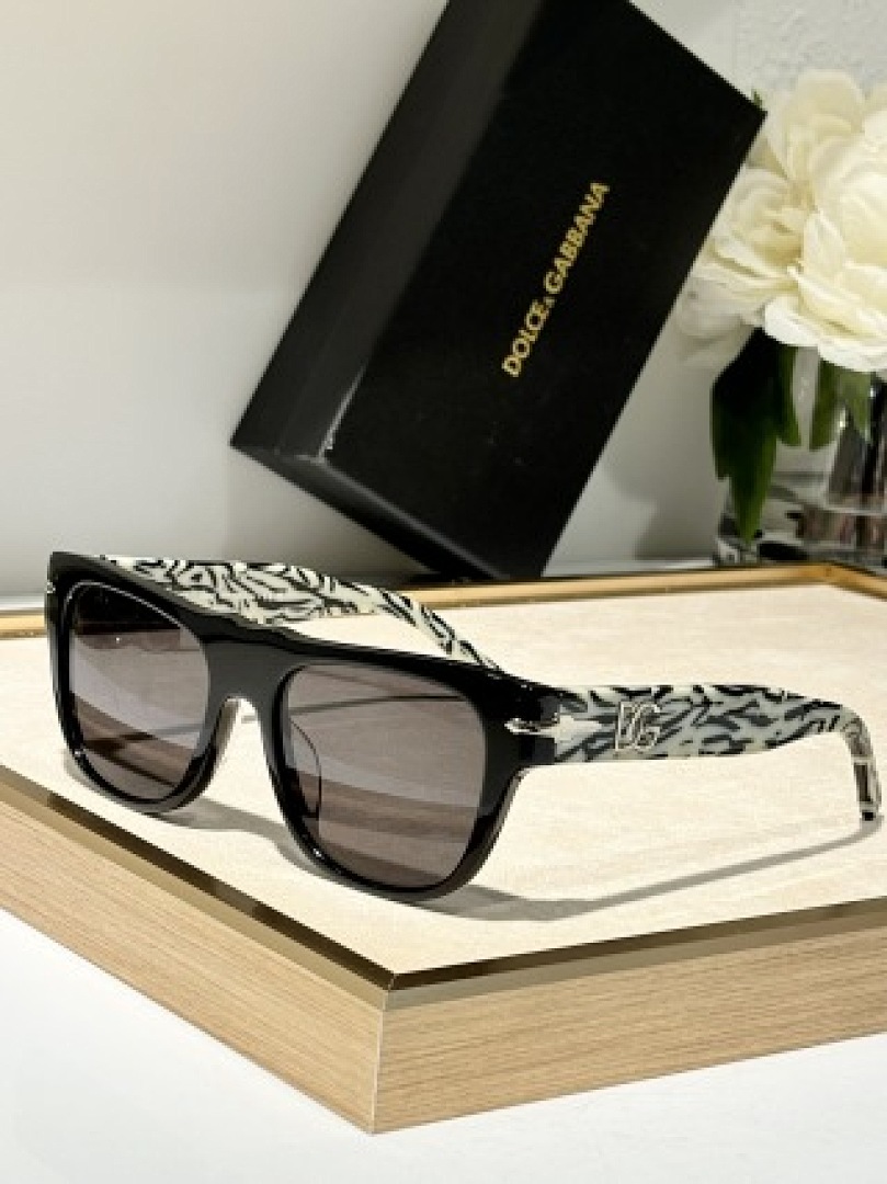 Other BURBERR Sunglasses - Image 70