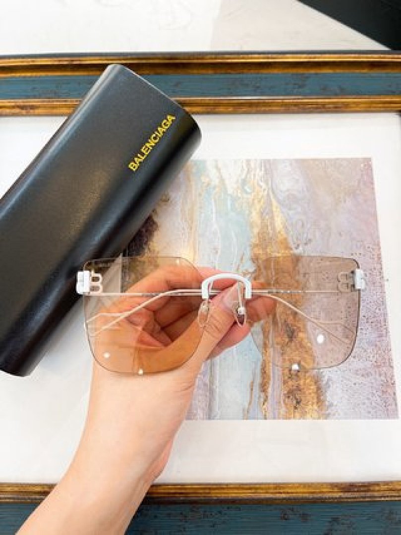Other Balenciaga Sunglasses - Image 91