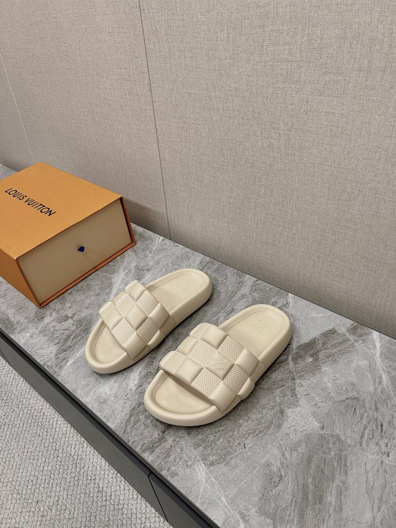 Other Women's Slippers - Image 70