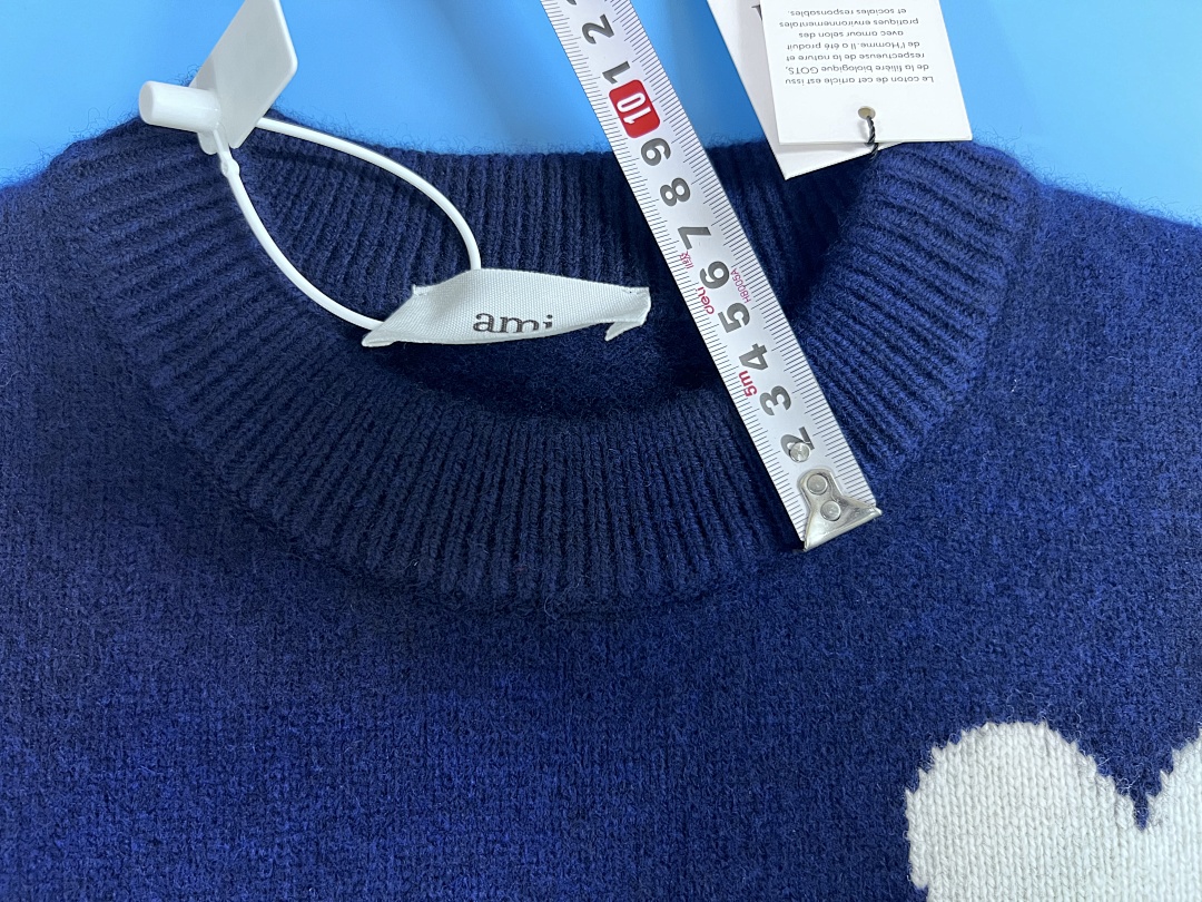 Unbranded Velvet White Big Label Fleece - Image 17