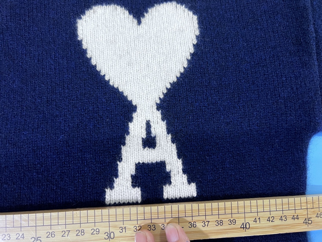 Unbranded Velvet Big Label Fleece - Image 19