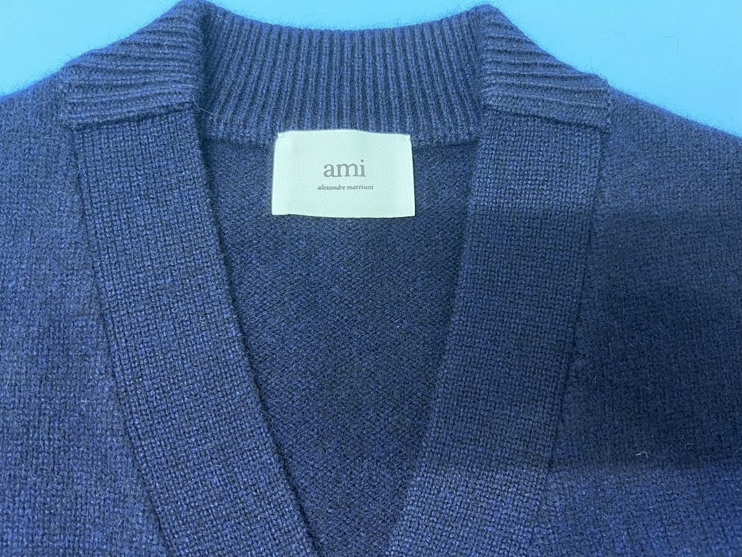 Unbranded Velvet Big Label Fleece - Image 9