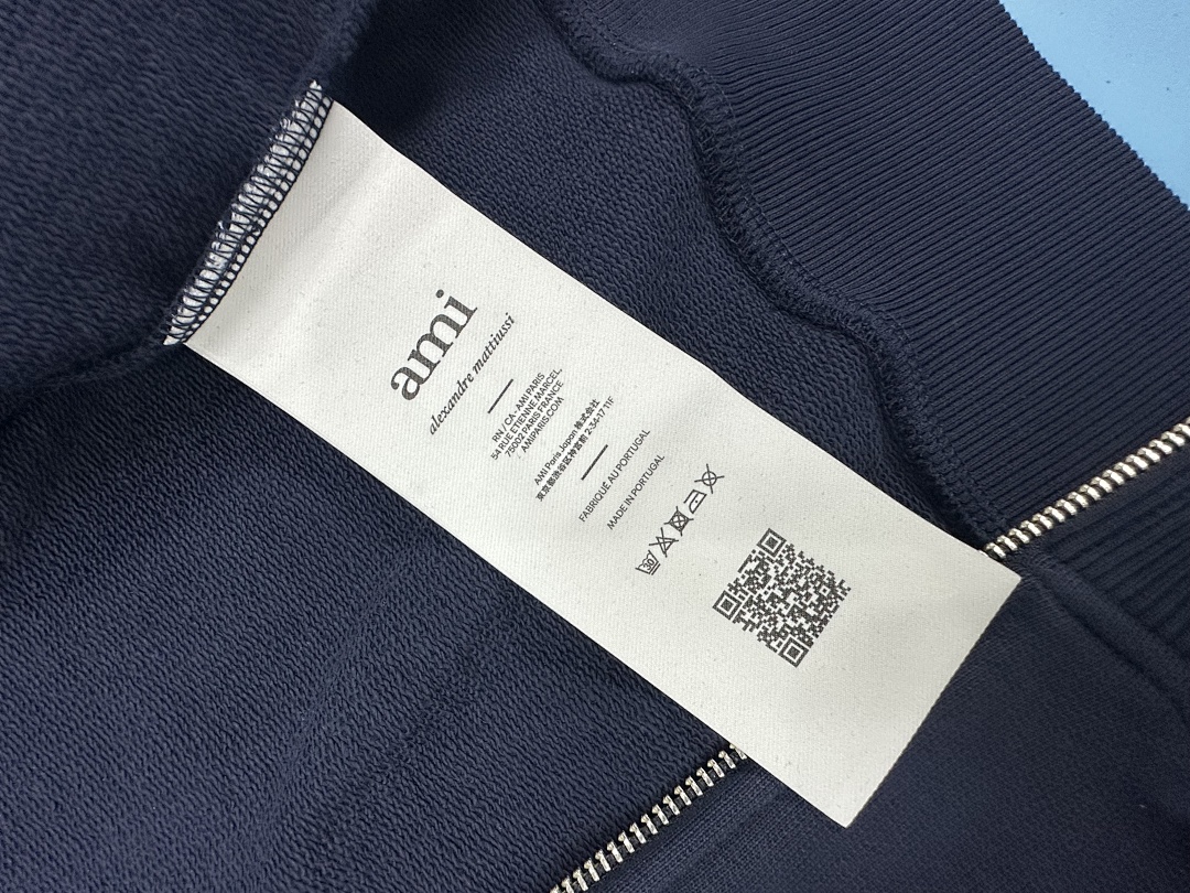 Unbranded 2025 White Badge Zipper Hoodie - Image 15