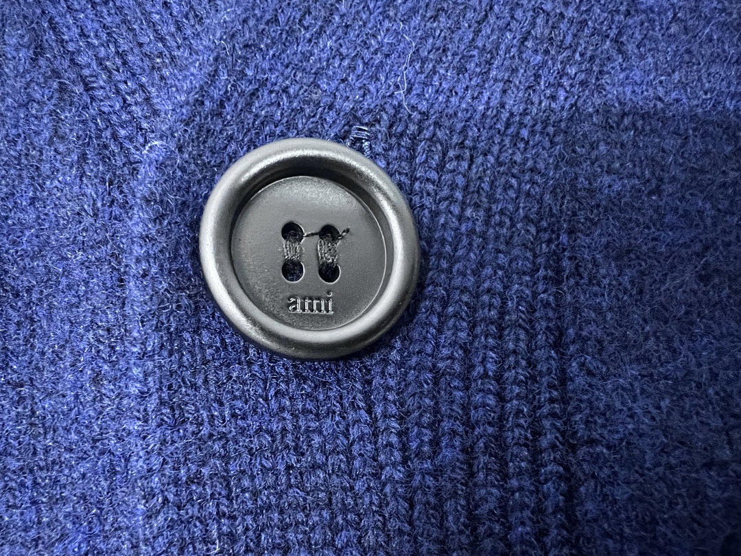 Unbranded Velvet Big Label Fleece - Image 10