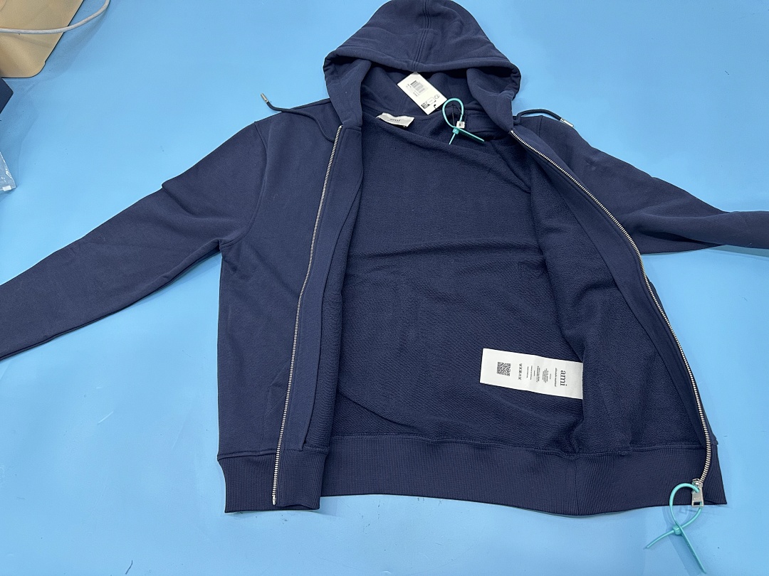 Unbranded 2025 White Badge Zipper Hoodie - Image 11