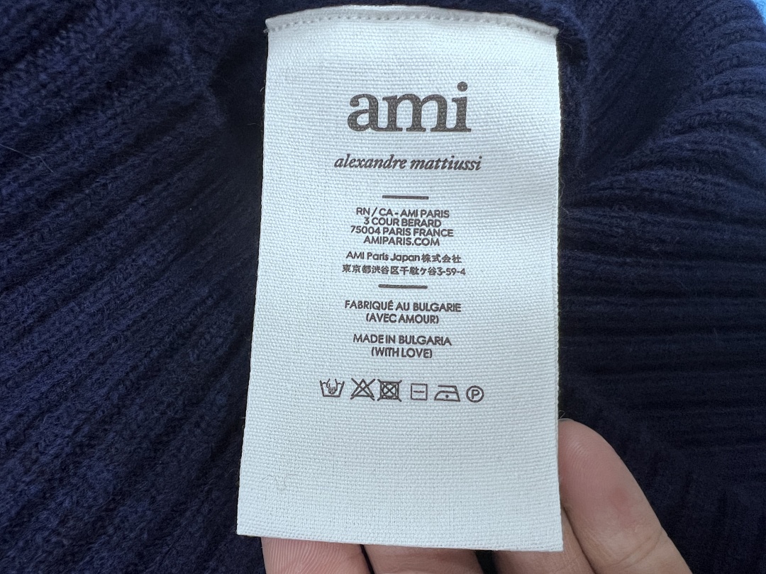 Unbranded Velvet Big Label Fleece - Image 14