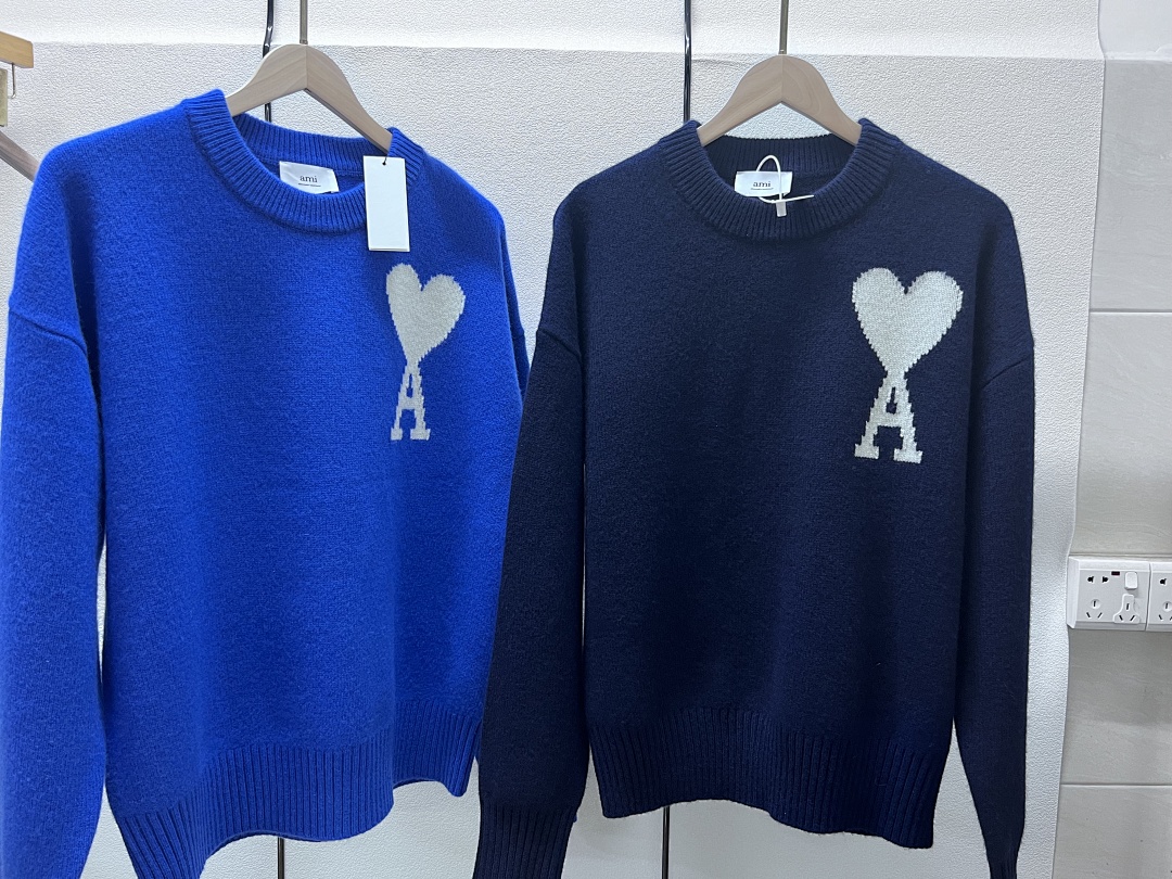 Unbranded Velvet White Big Label Fleece - Image 6