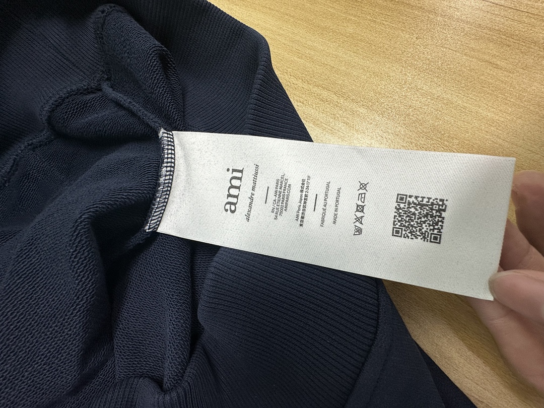 Unbranded 2025 White Badge Hoodie - Image 37