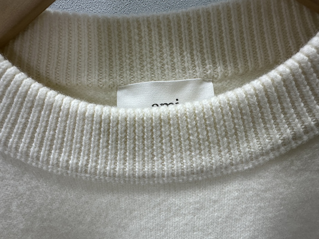 Unbranded 24 Red Big Label Collar Fleece - Image 26