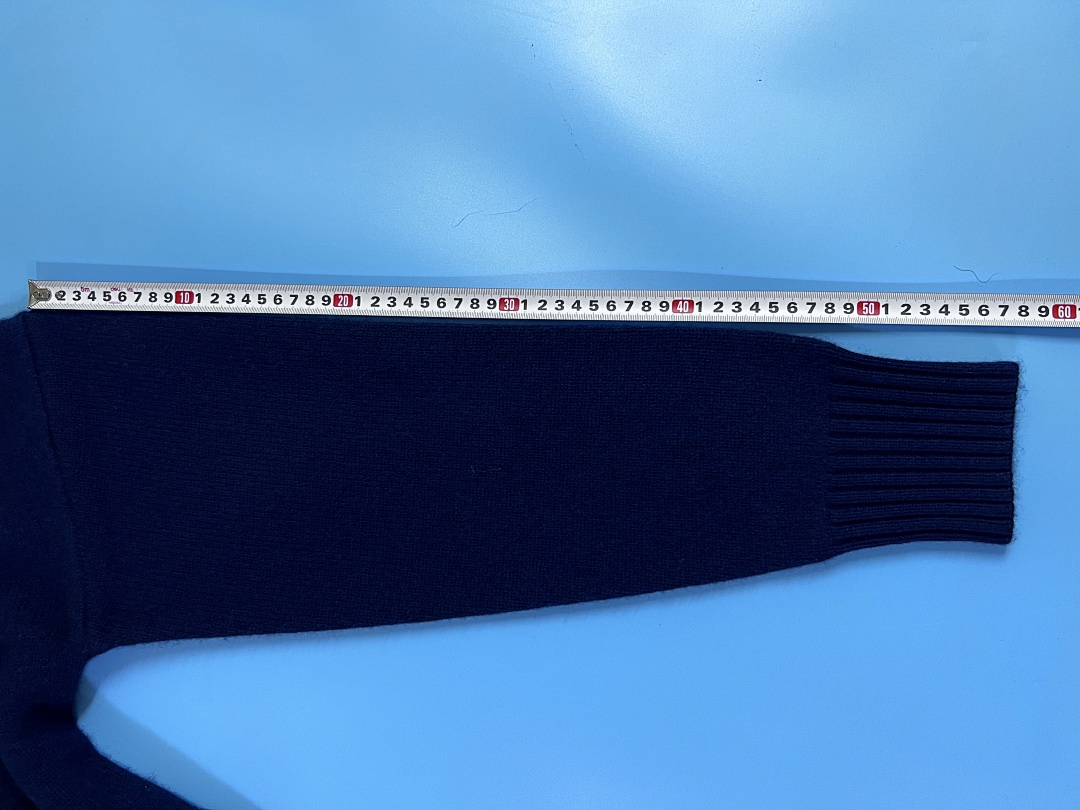 Unbranded Velvet White Big Label Fleece - Image 31
