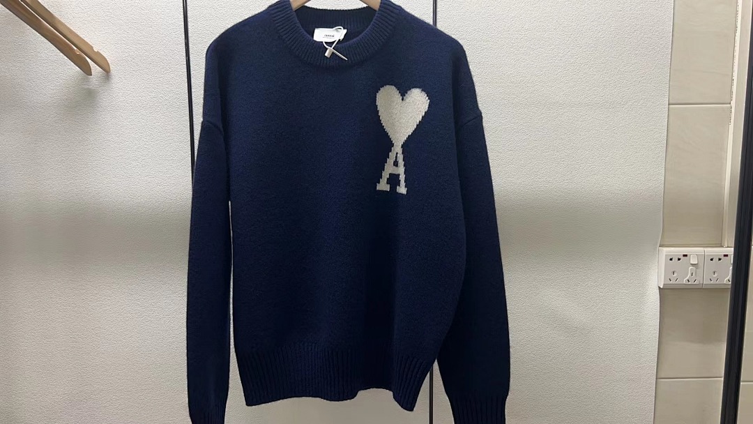 Unbranded Velvet White Big Label Fleece - Image 28