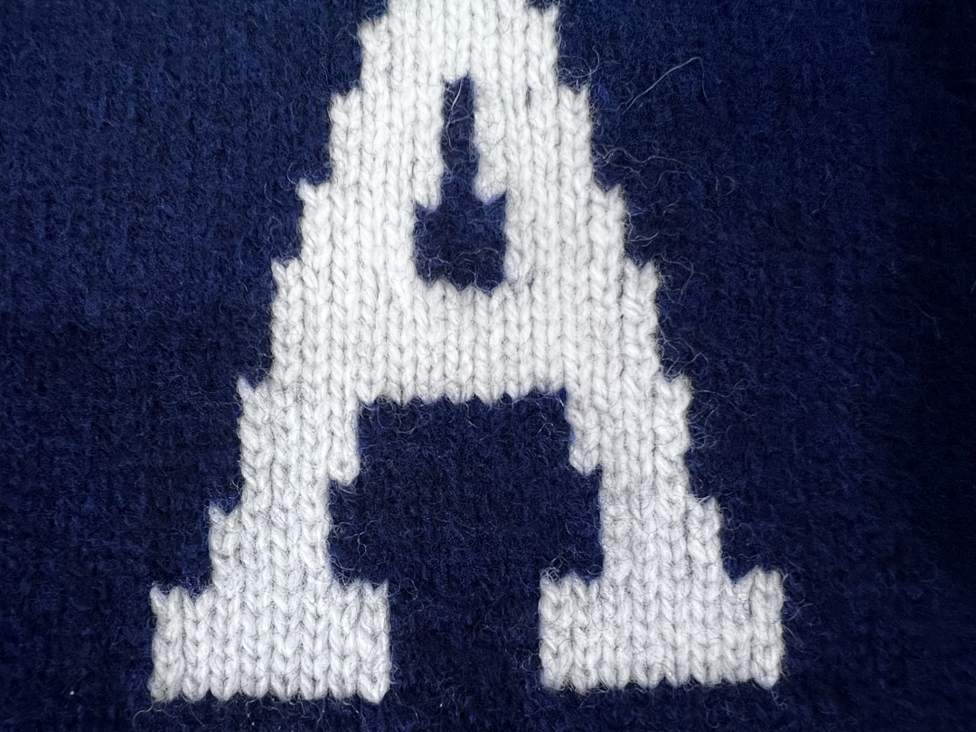 Unbranded Velvet White Big Label Fleece - Image 35