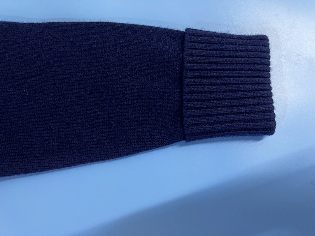 Unbranded Velvet Big Label Fleece - Image 25