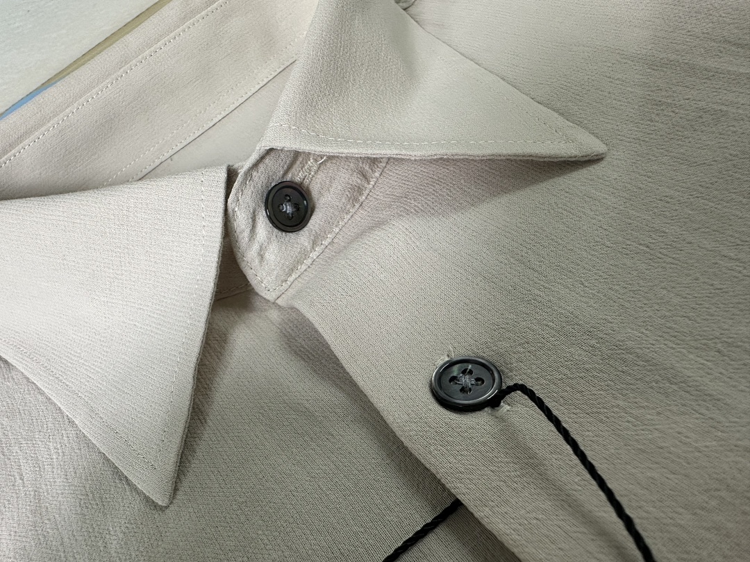 Unbranded Small Label Short Sleeve - Image 4