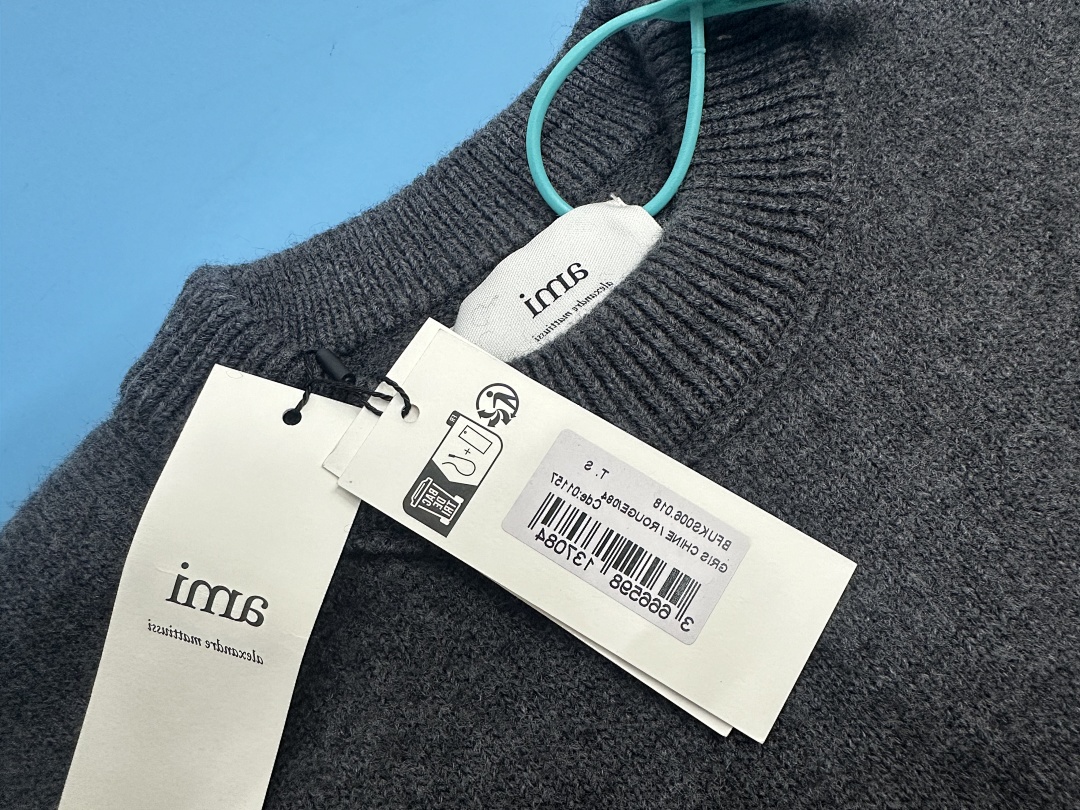 Unbranded 24 Red Big Label Collar Fleece - Image 74