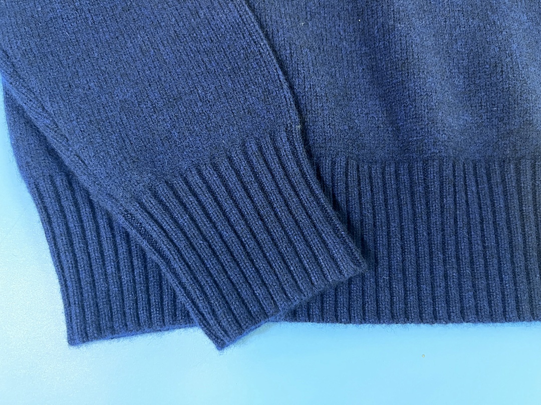 Unbranded Velvet White Big Label Fleece - Image 65