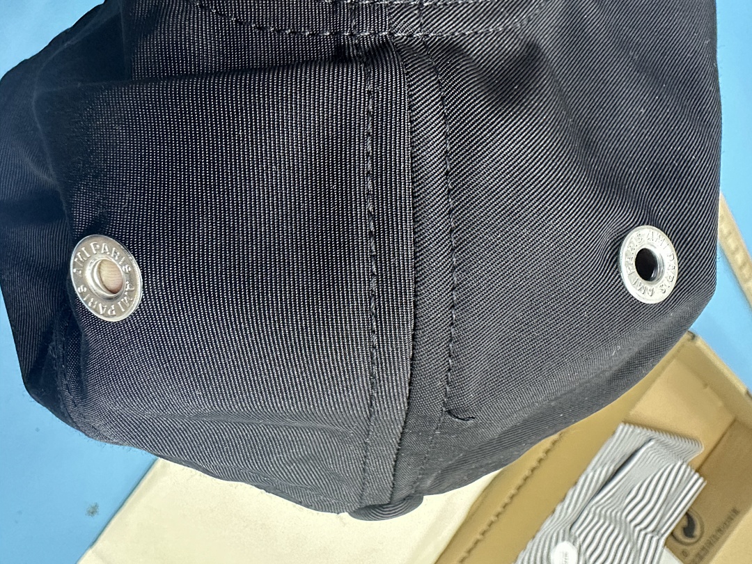 Unbranded Metallic LOGO - Image 17