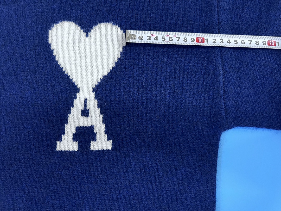 Unbranded Velvet White Big Label Fleece - Image 21