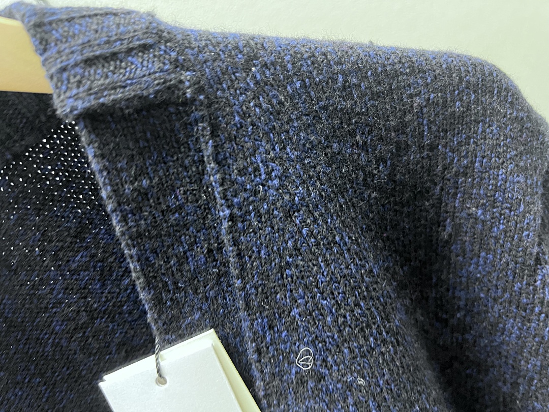Unbranded Velvet Black Small Label - Image 30