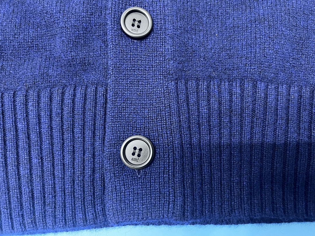 Unbranded Velvet Big Label Fleece - Image 15