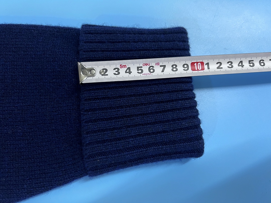 Unbranded Velvet Big Label Fleece - Image 27