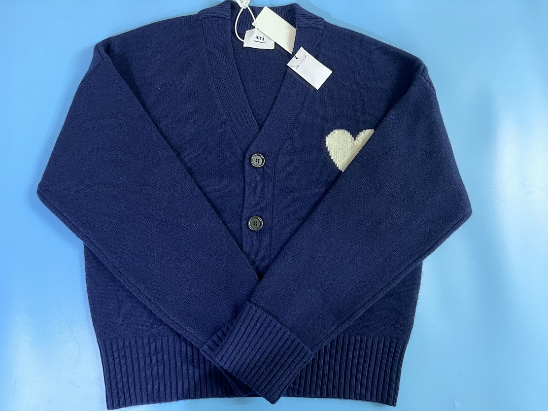 Unbranded Velvet Big Label Fleece - Image 4