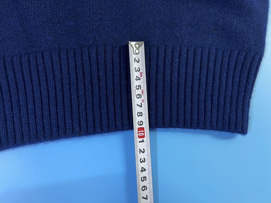 Unbranded Velvet White Big Label Fleece - Image 39